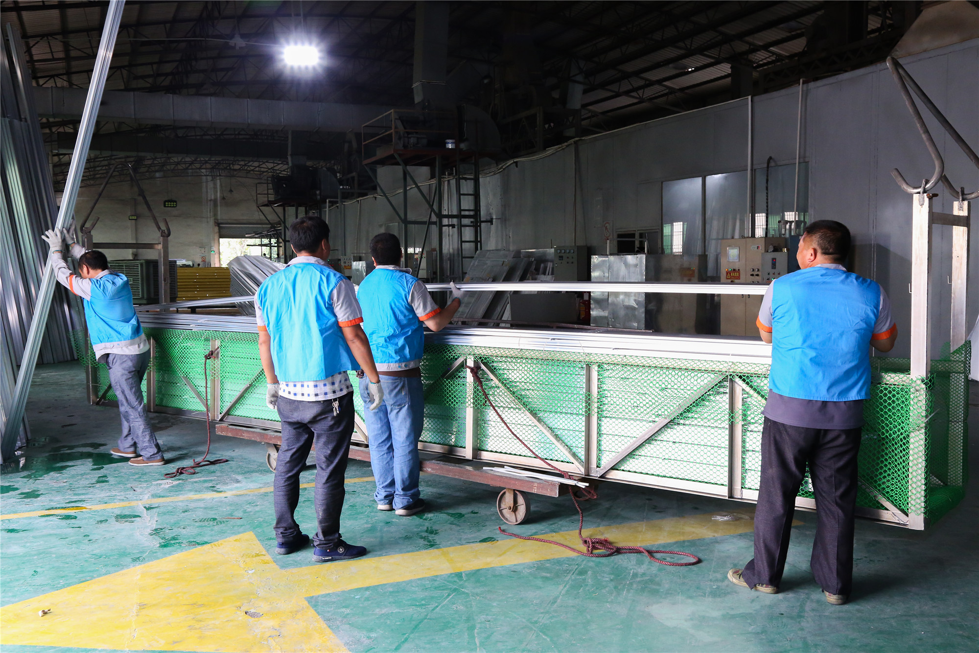 佛山正一鋁單板廠家全體員工進(jìn)行消防實(shí)戰(zhàn)演練